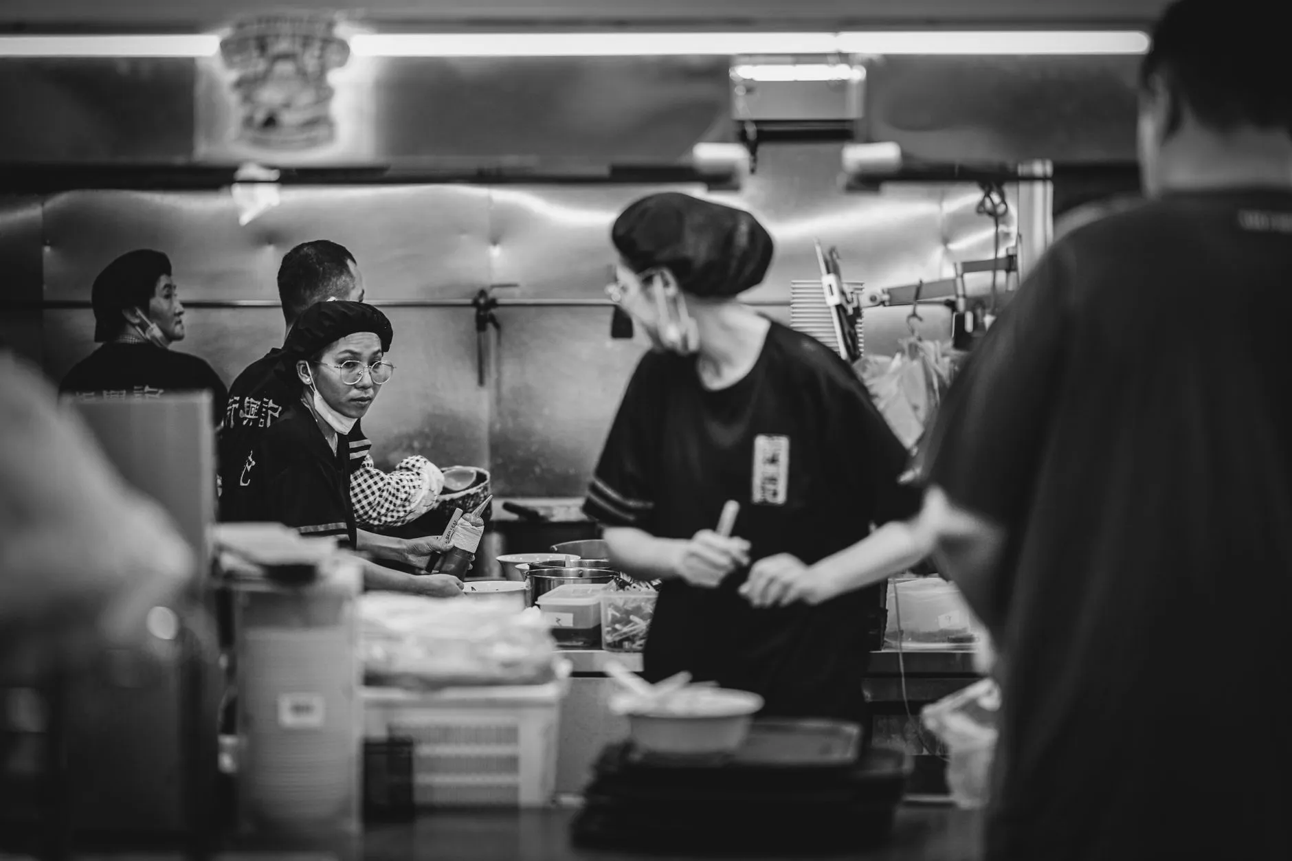 湖南建材市场建筑节能保温材料选购要点:德茂岩棉与玻璃棉对比分析