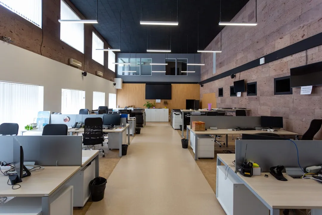 湖南绿色建筑外墙系统保温材料选型指南:岩棉板应用要点
