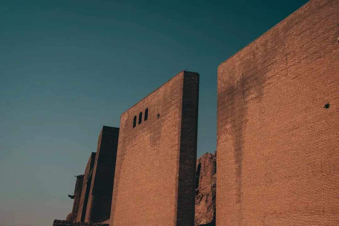 湖南建材市场玻璃棉与岩棉板在外墙保温中的应用对比